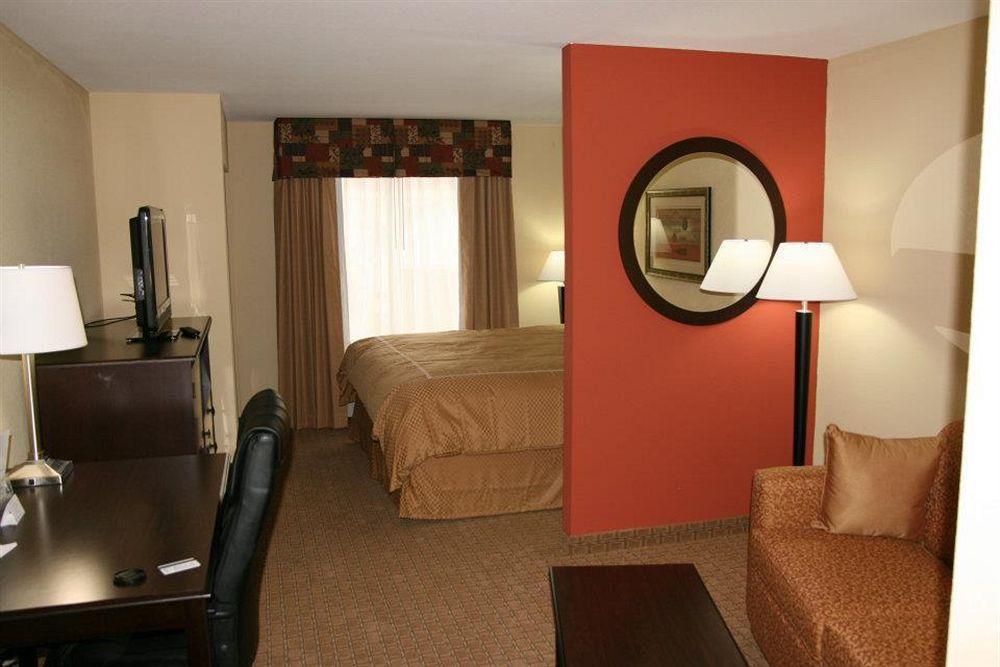 Comfort Suites Bloomington I-55 And I-74 Esterno foto